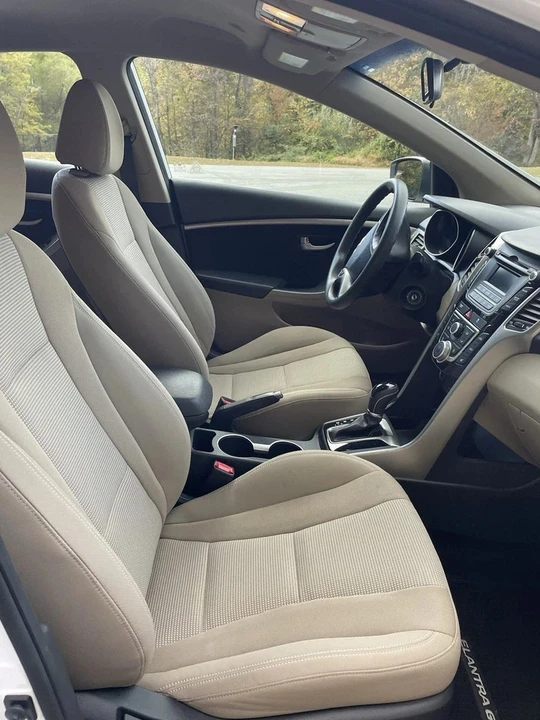 2016 Hyundai Elantra - Image 8 of 16