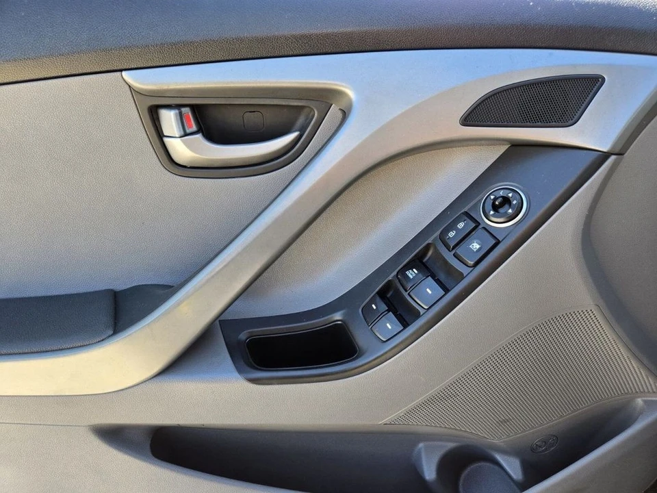 2016 Hyundai Elantra - Image 13 of 19