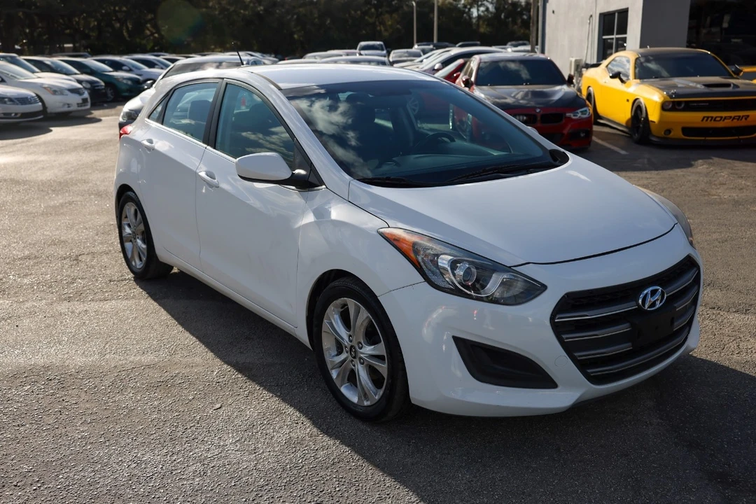 2016 Hyundai Elantra - Image 15 of 21