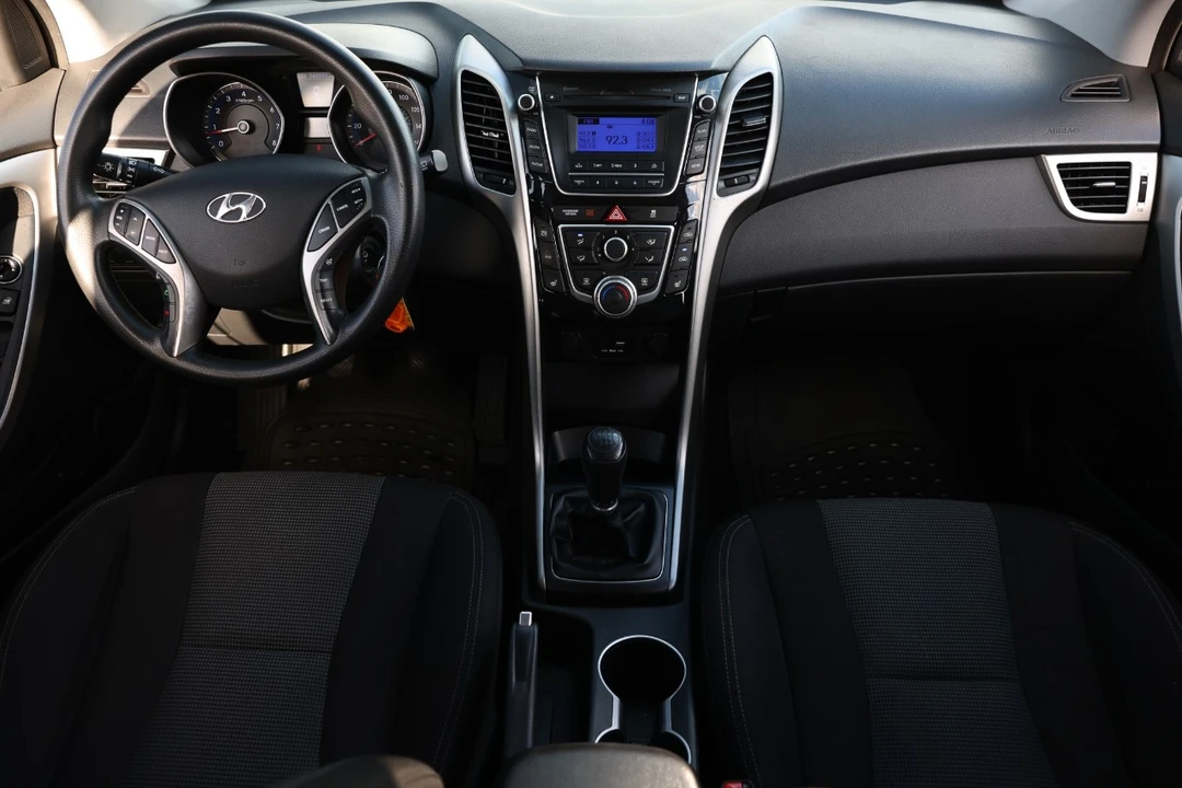 2016 Hyundai Elantra - Image 21 of 21