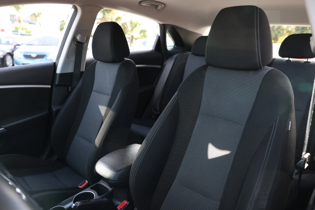 2016 Hyundai Elantra - Image 6 of 21