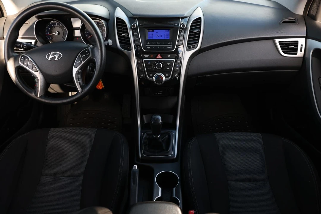 2016 Hyundai Elantra - Image 2 of 12