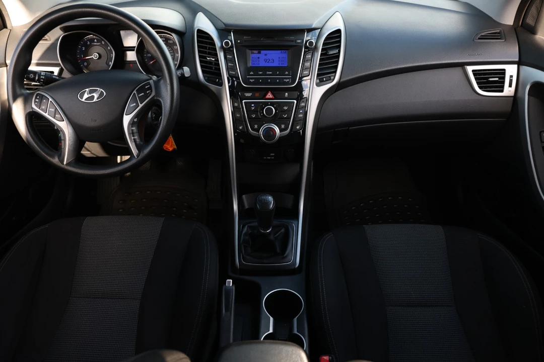 2016 Hyundai Elantra - Image 2 of 12