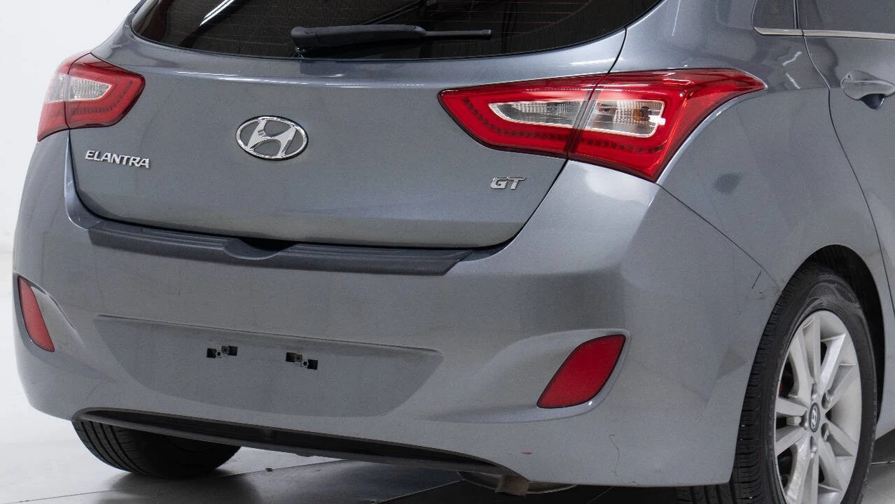 2016 Hyundai Elantra - Image 10 of 12