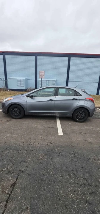 2016 Hyundai Elantra - Image 5 of 16
