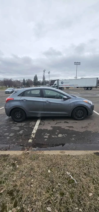 2016 Hyundai Elantra - Image 4 of 16