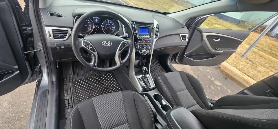 2016 Hyundai Elantra - Image 8 of 16