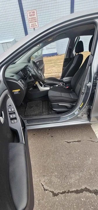 2016 Hyundai Elantra - Image 13 of 16