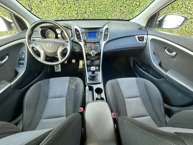 2016 Hyundai Elantra - Image 22 of 31