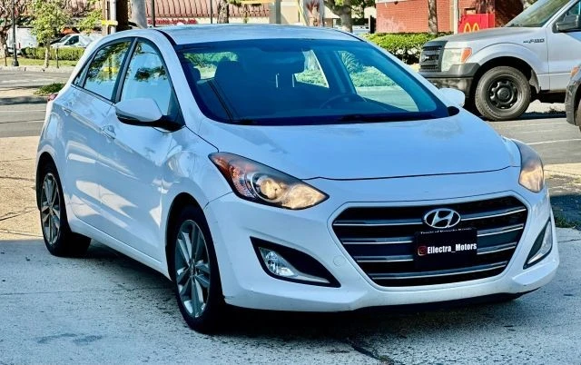 2016 Hyundai Elantra - Image 9 of 31