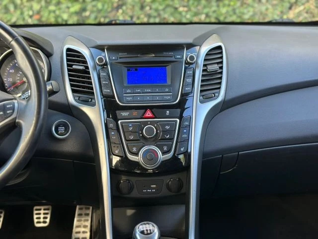 2016 Hyundai Elantra - Image 19 of 31