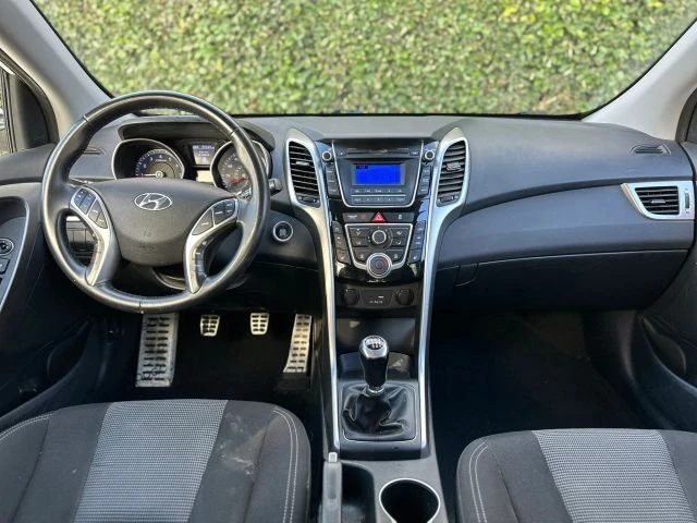 2016 Hyundai Elantra - Image 21 of 31