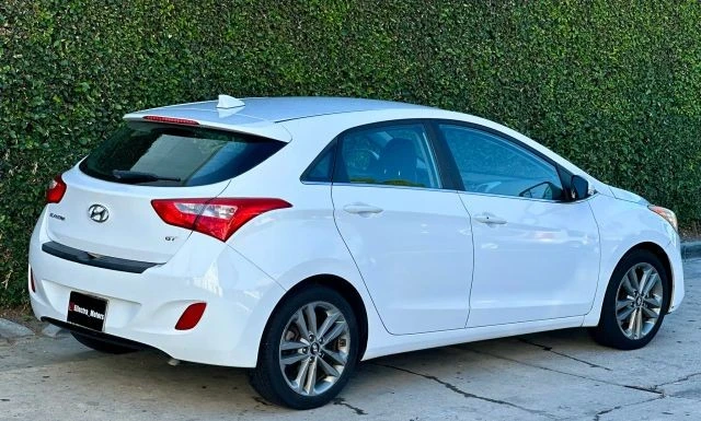 2016 Hyundai Elantra - Image 14 of 31
