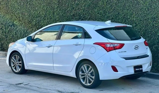 2016 Hyundai Elantra - Image 16 of 31