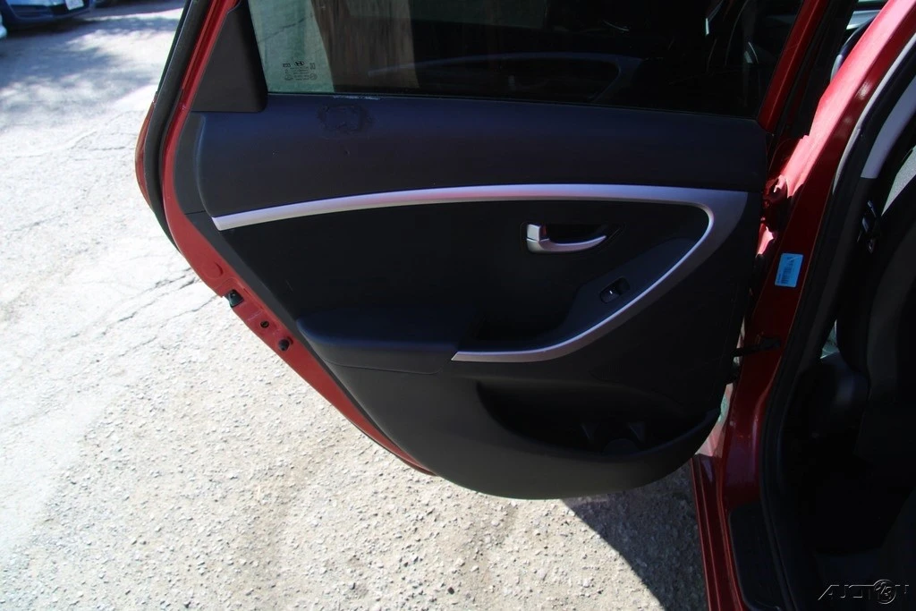 2016 Hyundai Elantra - Image 20 of 21