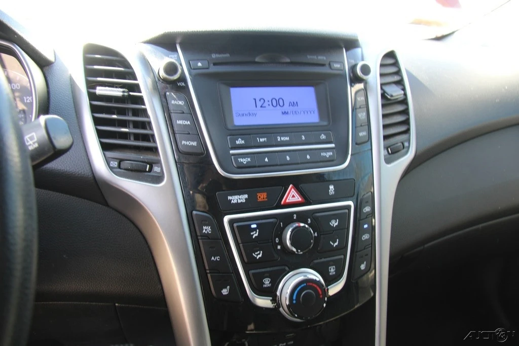 2016 Hyundai Elantra - Image 18 of 21