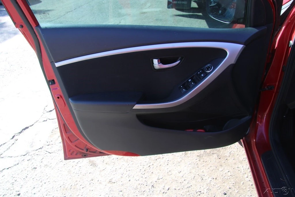 2016 Hyundai Elantra - Image 13 of 21