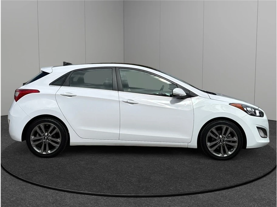 2016 Hyundai Elantra - Image 10 of 21