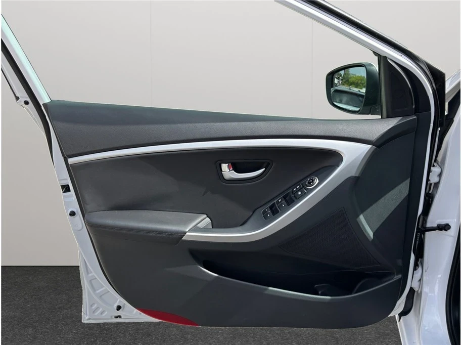 2016 Hyundai Elantra - Image 16 of 21