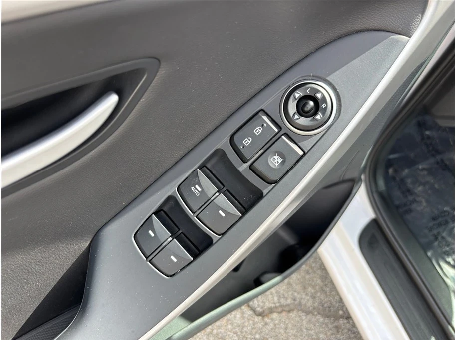 2016 Hyundai Elantra - Image 17 of 21