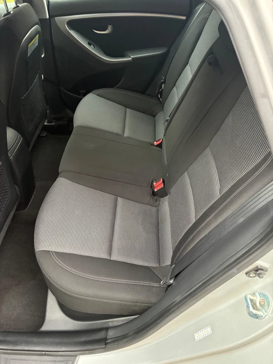 2016 Hyundai Elantra - Image 6 of 13