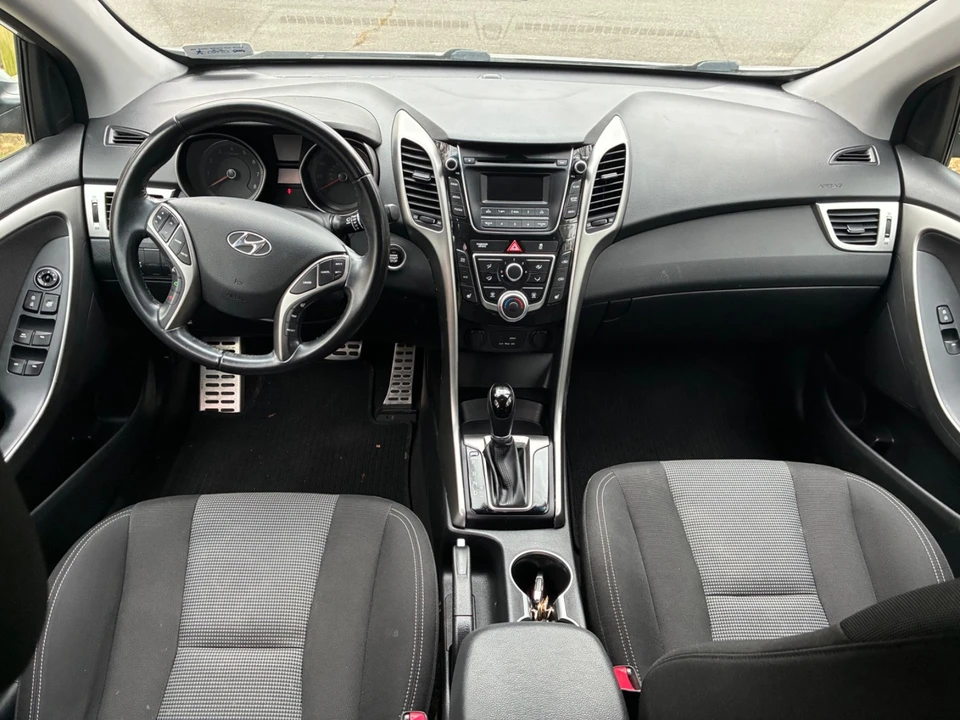 2016 Hyundai Elantra - Image 5 of 13