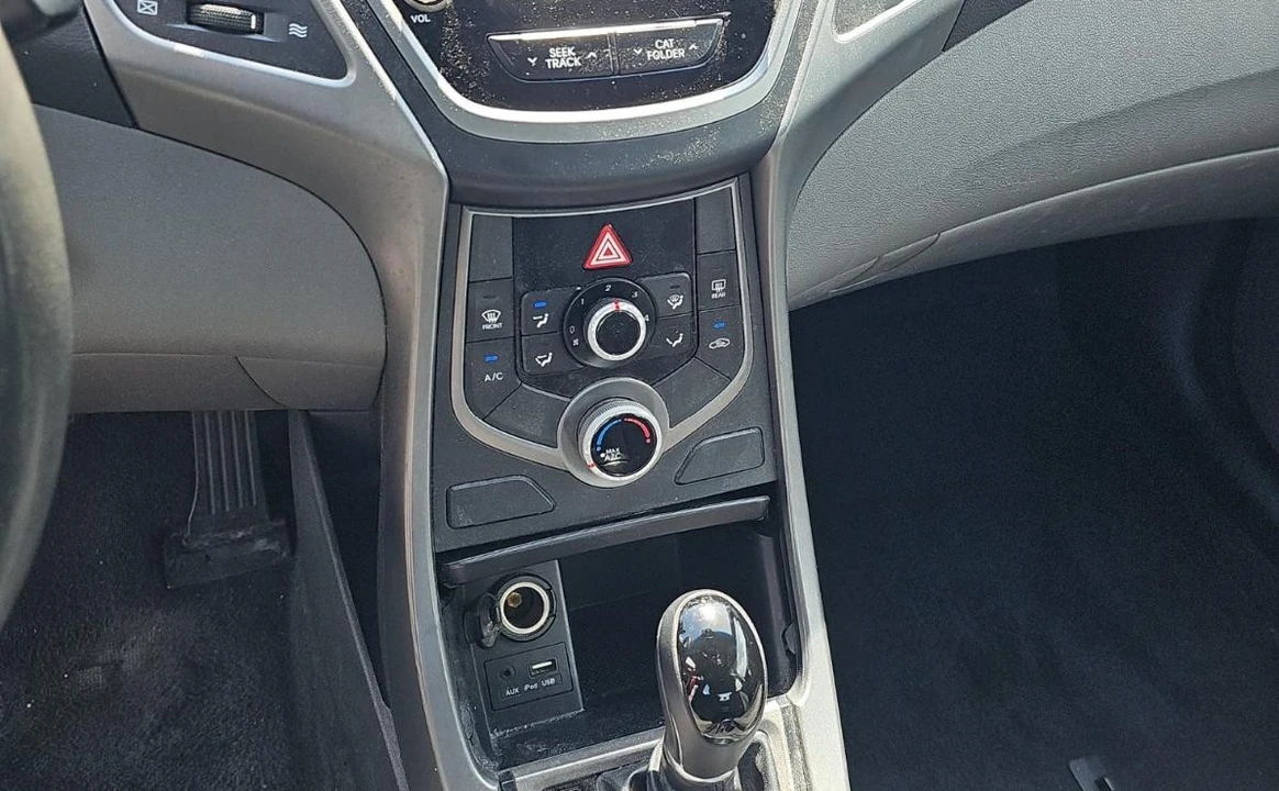 2016 Hyundai Elantra - Image 10 of 12