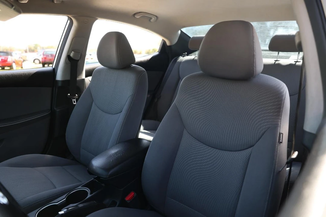 2016 Hyundai Elantra - Image 6 of 12