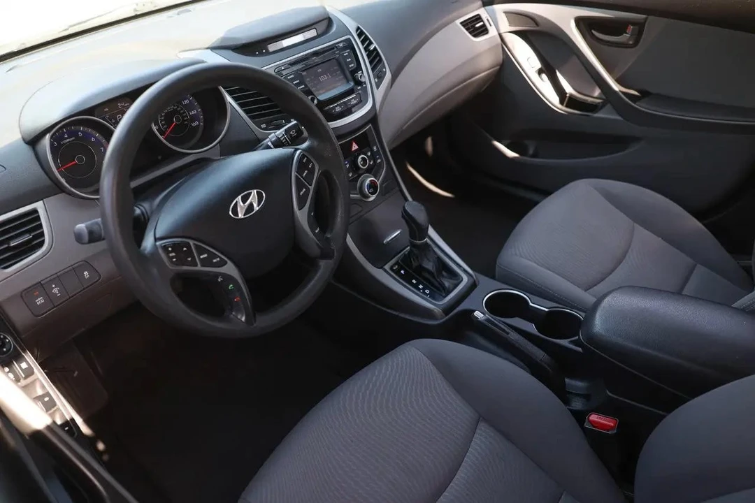 2016 Hyundai Elantra - Image 4 of 12