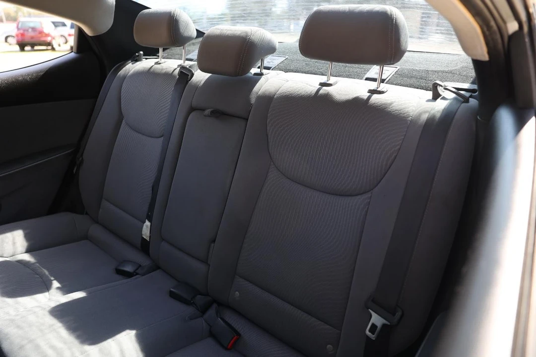 2016 Hyundai Elantra - Image 8 of 12
