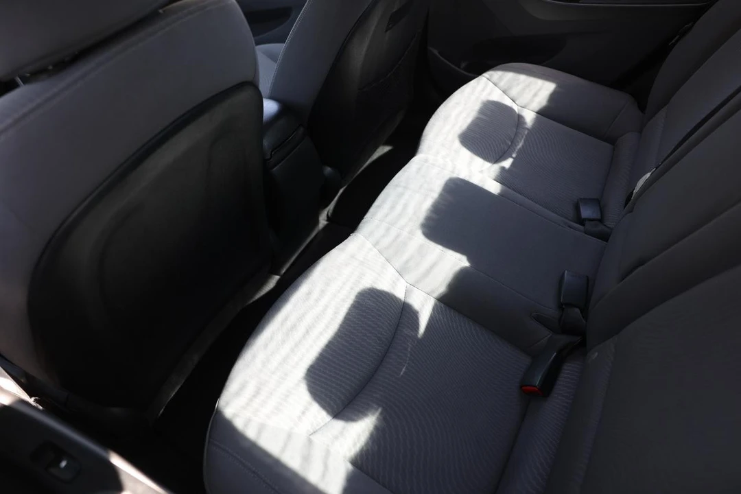 2016 Hyundai Elantra - Image 10 of 12