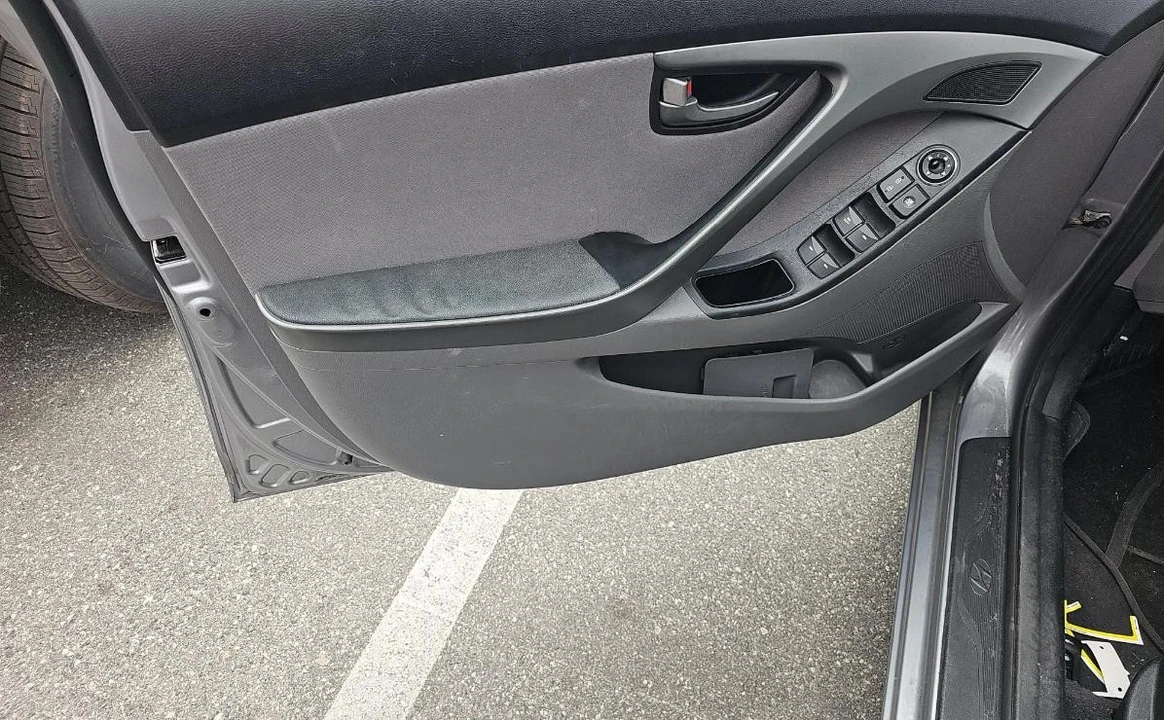 2016 Hyundai Elantra - Image 9 of 12