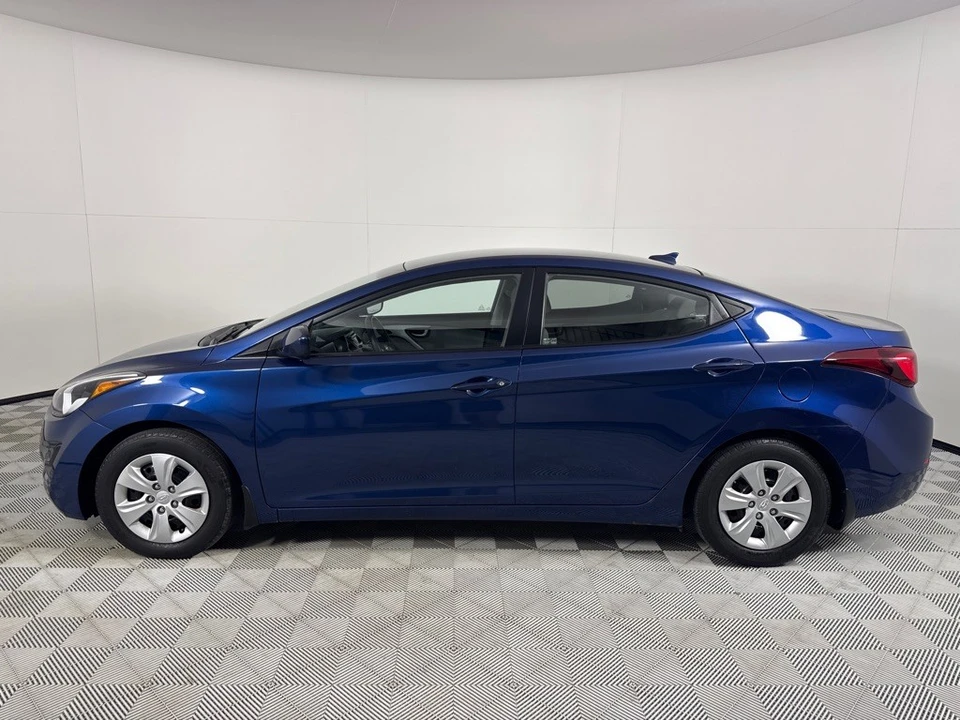 2016 Hyundai Elantra - Image 8 of 12