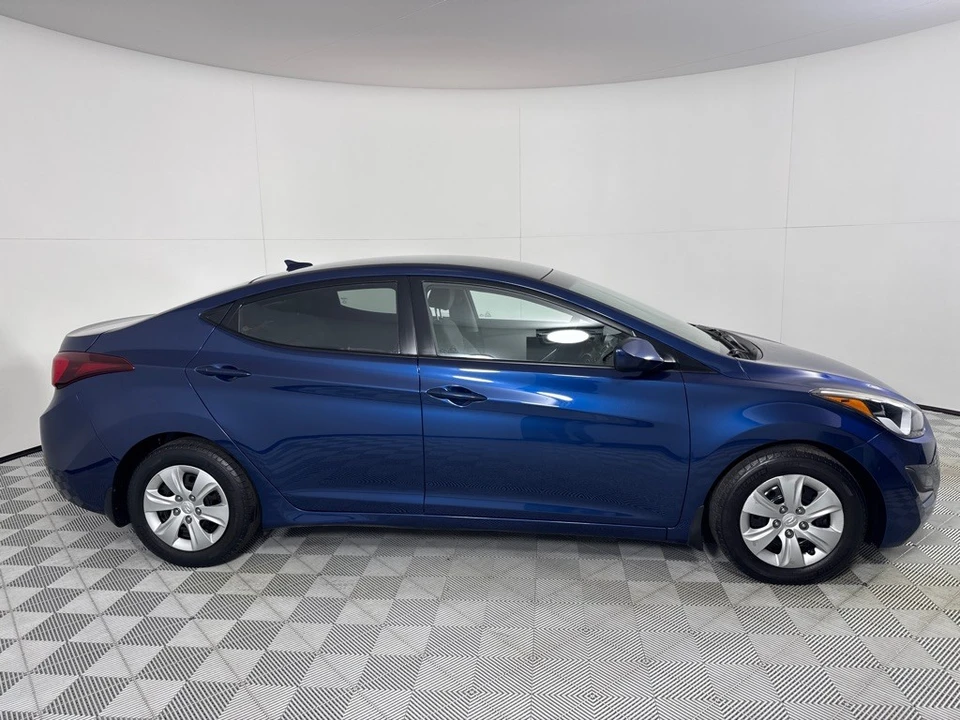 2016 Hyundai Elantra - Image 4 of 12