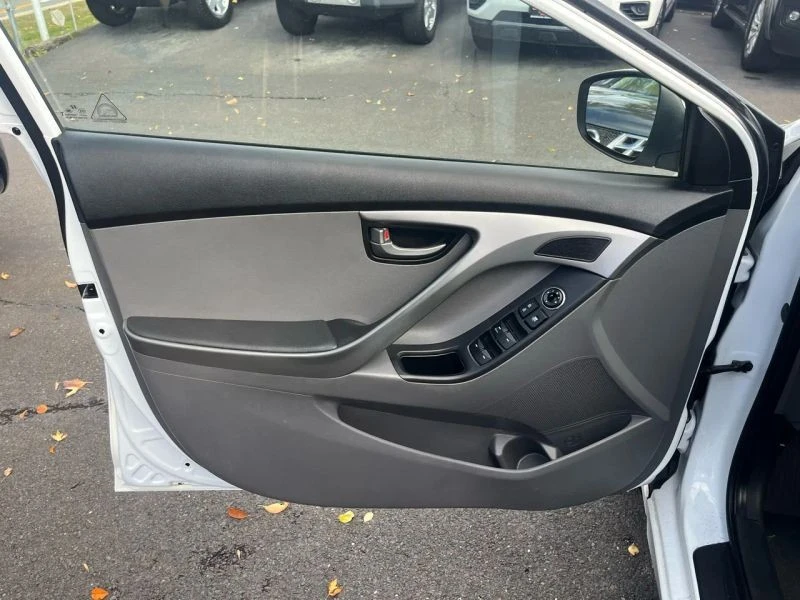 2016 Hyundai Elantra - Image 11 of 12