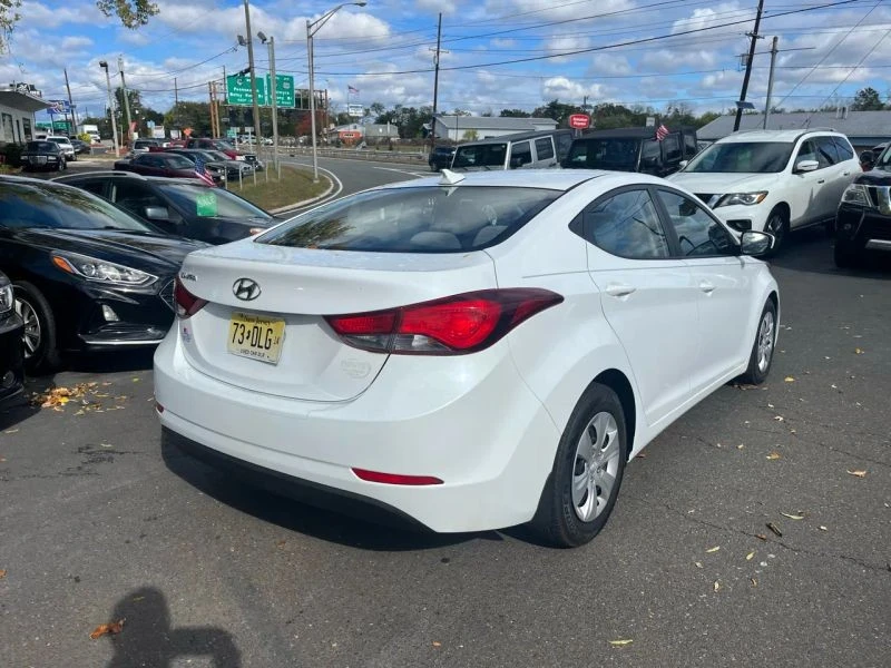 2016 Hyundai Elantra - Image 4 of 12