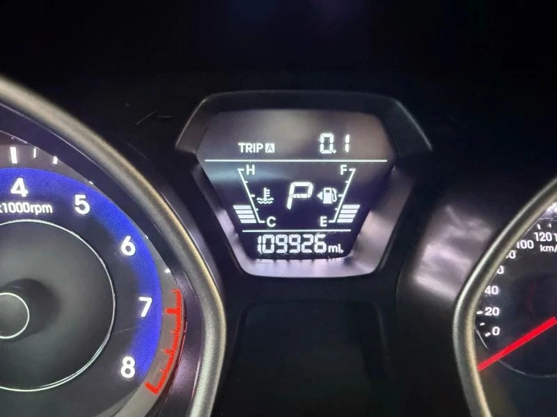 2016 Hyundai Elantra - Image 11 of 12