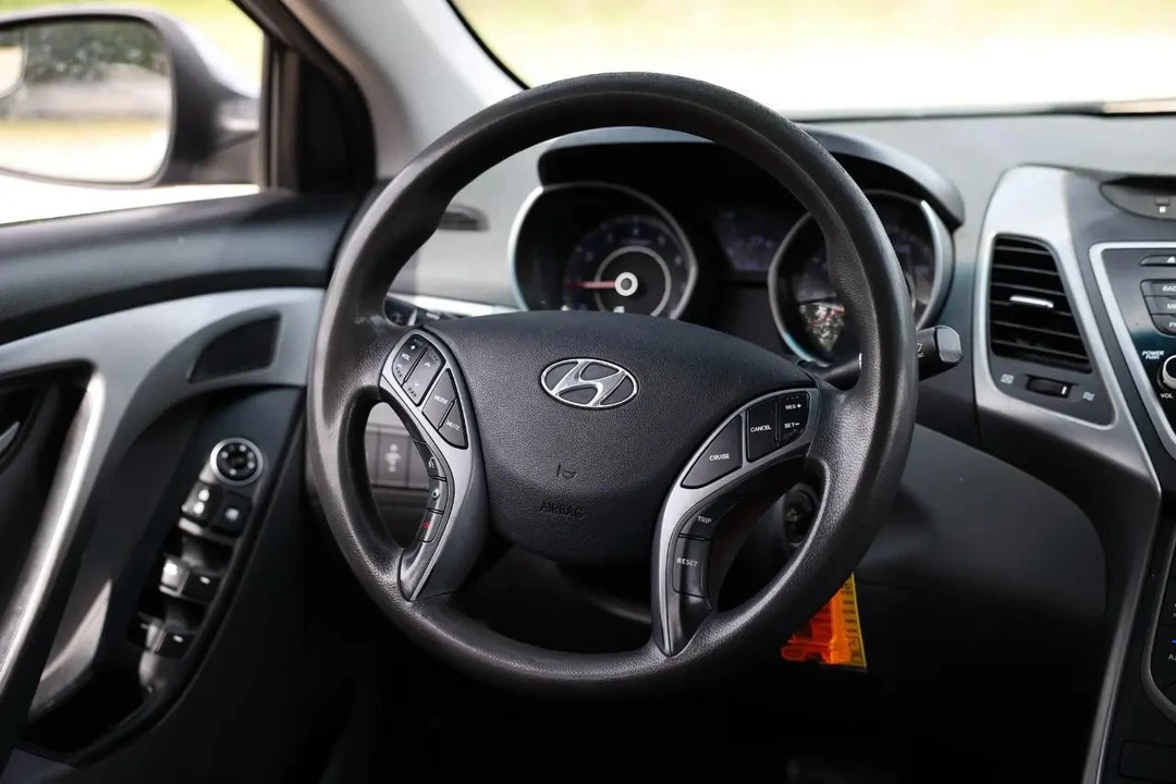 2016 Hyundai Elantra - Image 28 of 31