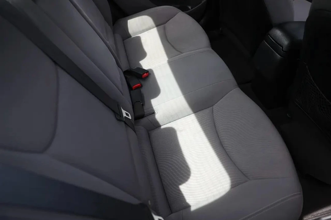 2016 Hyundai Elantra - Image 12 of 31