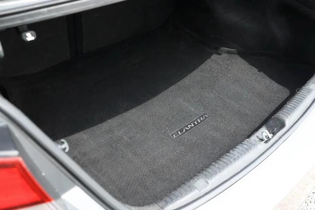 2016 Hyundai Elantra - Image 24 of 31