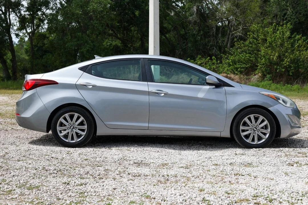 2016 Hyundai Elantra - Image 13 of 31