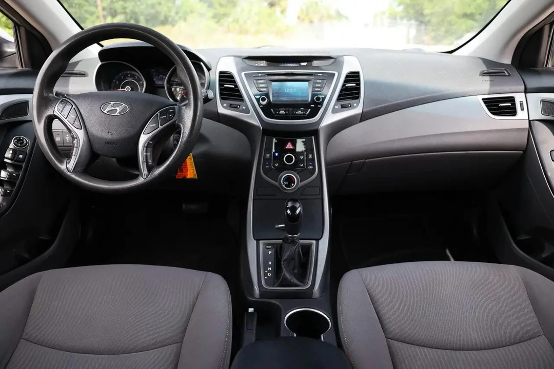 2016 Hyundai Elantra - Image 22 of 31