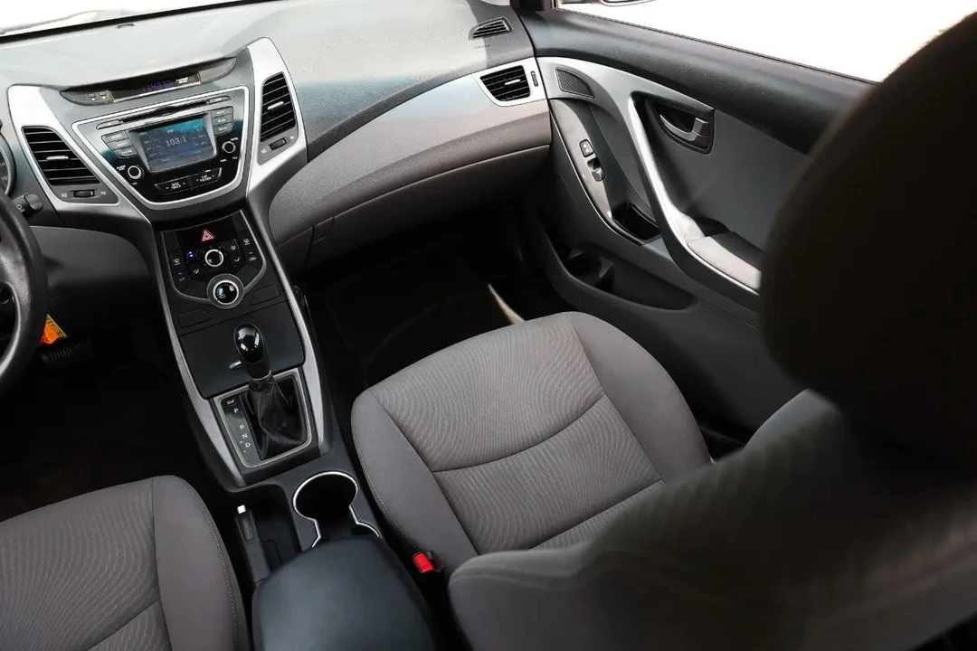 2016 Hyundai Elantra - Image 23 of 31