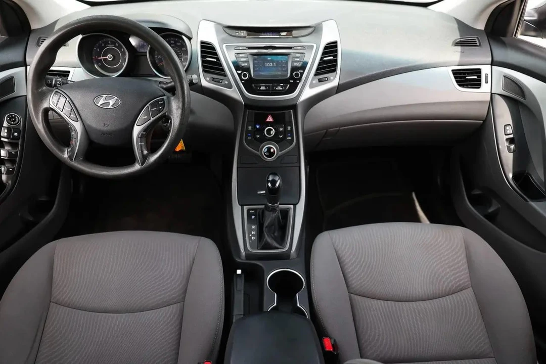 2016 Hyundai Elantra - Image 18 of 31