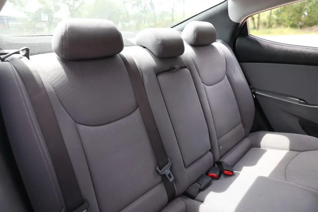 2016 Hyundai Elantra - Image 14 of 31