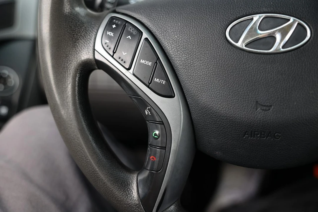 2016 Hyundai Elantra - Image 26 of 31