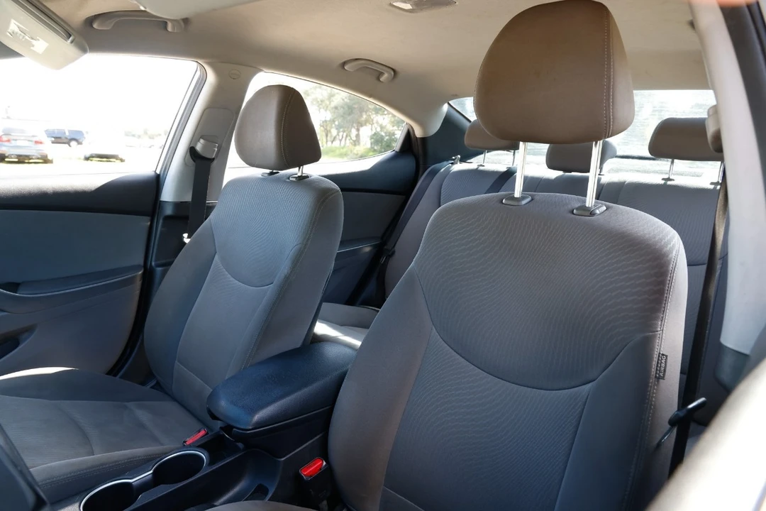 2016 Hyundai Elantra - Image 6 of 12