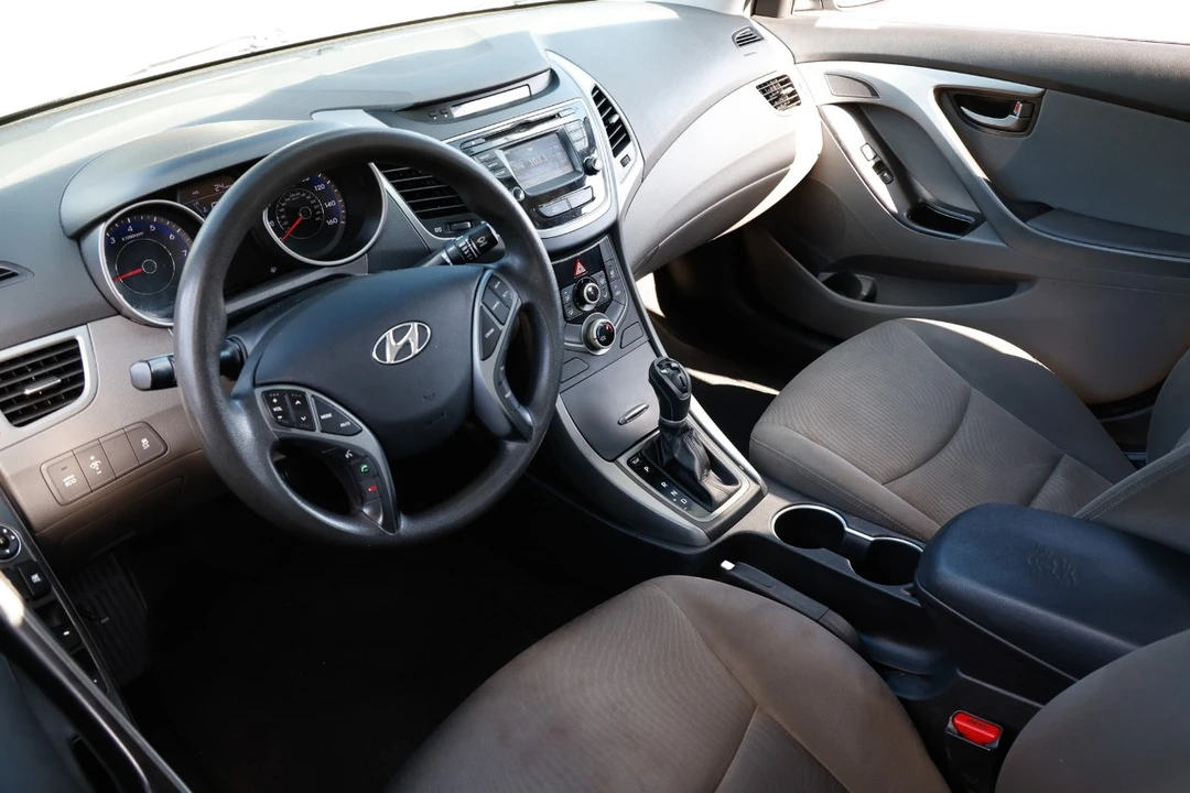 2016 Hyundai Elantra - Image 4 of 12
