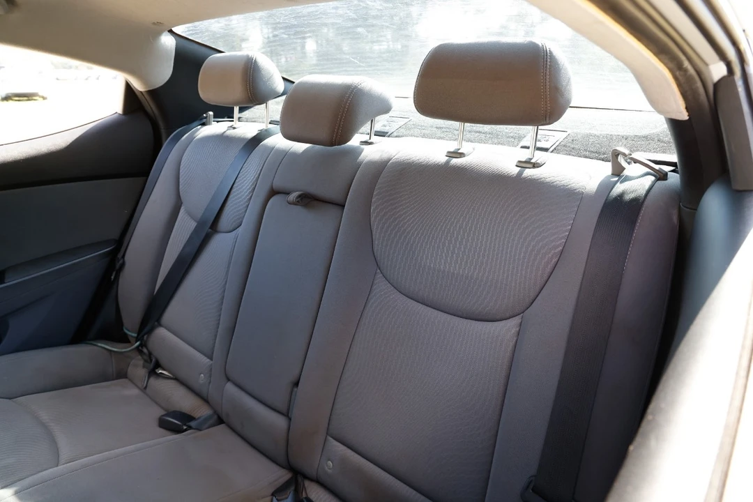 2016 Hyundai Elantra - Image 8 of 12