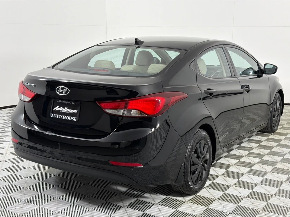 2016 Hyundai Elantra - Image 5 of 12